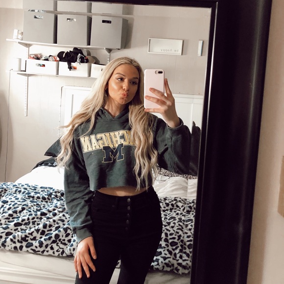 Tops - MICHIGAN cropped hoodie S